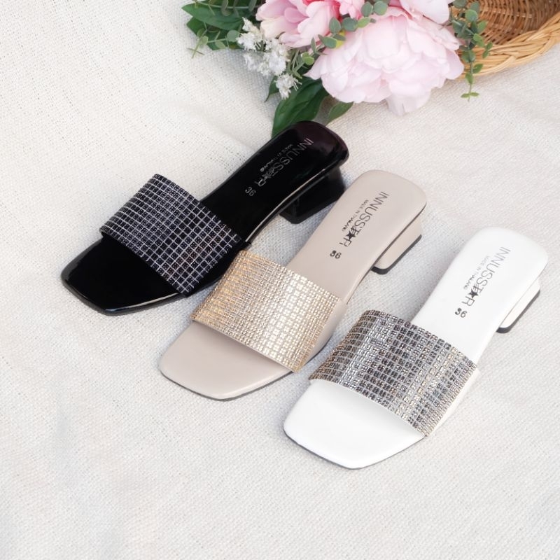 👡✨️ รองเท้าราคาถูก รุ่นยอดฮีต สวมสายคาดแต่งเพรช ✨️ พร้อมส่ง 👡