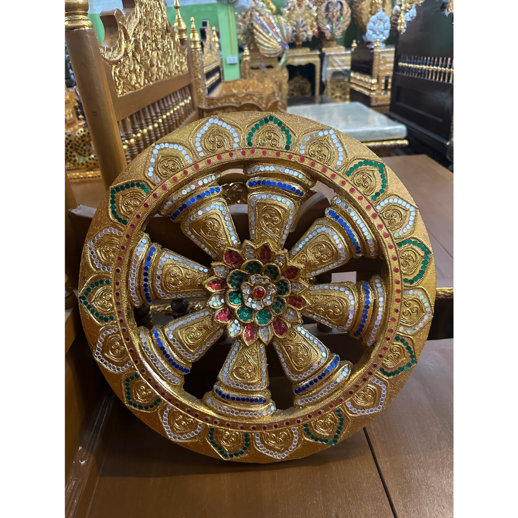 ธรรมจักร ปิดทอง ลายบัว 40 Cm  ธรรมจักรทอง มหามงคล ไม้แกะสลัก ไม้จามจุรี ปิดทองคำเปลวส่องประกายสุกปลั่ง ประดับกระจกหลากสี