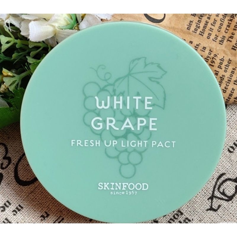 (ของแท้ %) SKINFOOD แป้งองุ่น White Grape Fresh Up Light Pact 12g