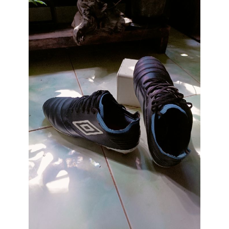สตั๊ด umbro tocco premier fg ไซส์42 แท้มือสอง