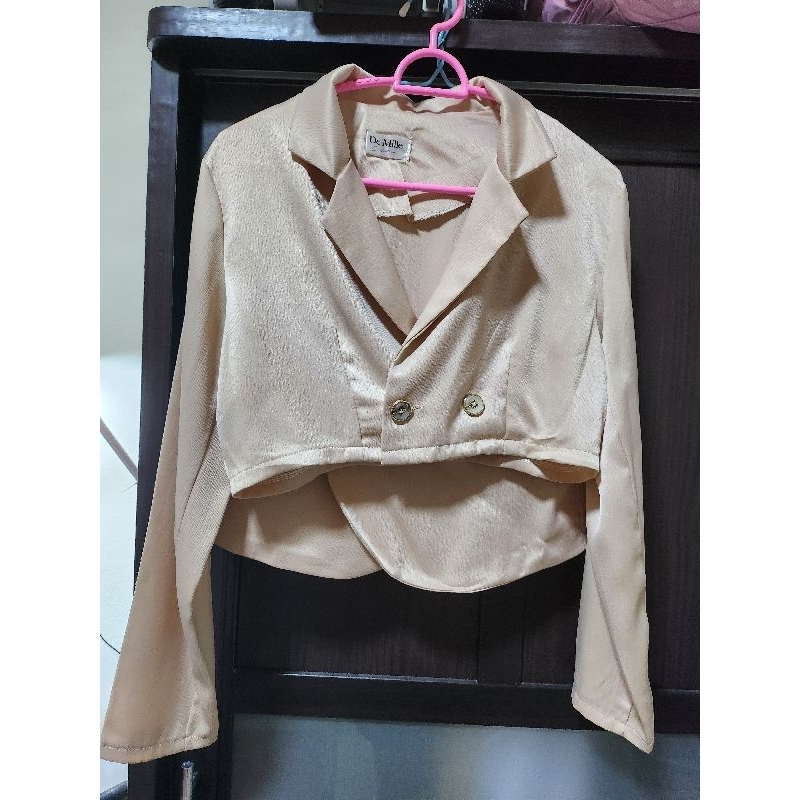 [ส่งต่อ][เสื้อผ้ามือสอง] ชุดเชต blazer+กระโปรง demille.official สีครีม