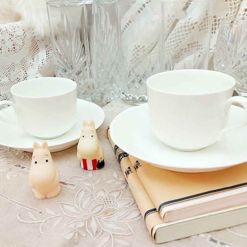 NARUMI 2ชุด - White Tea/Coffee Cup ถ้วยชา/กาแฟพร้อมจานรอง มีลายระบายที่ก้นแก้ว made inJAPAN สินค้าแบรนด์แท้ (USED)-NNK