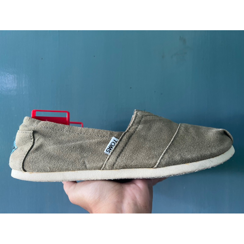 รองเท้า toms มือสอง.