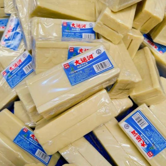 ถูกที่สุดพร้อมส่ง สบู่ซักผ้าขาวน้ำมันมะพร้าวของแท้ ไม่มีสารเร่งฟองไม่กัดผิว 200 กรัม.