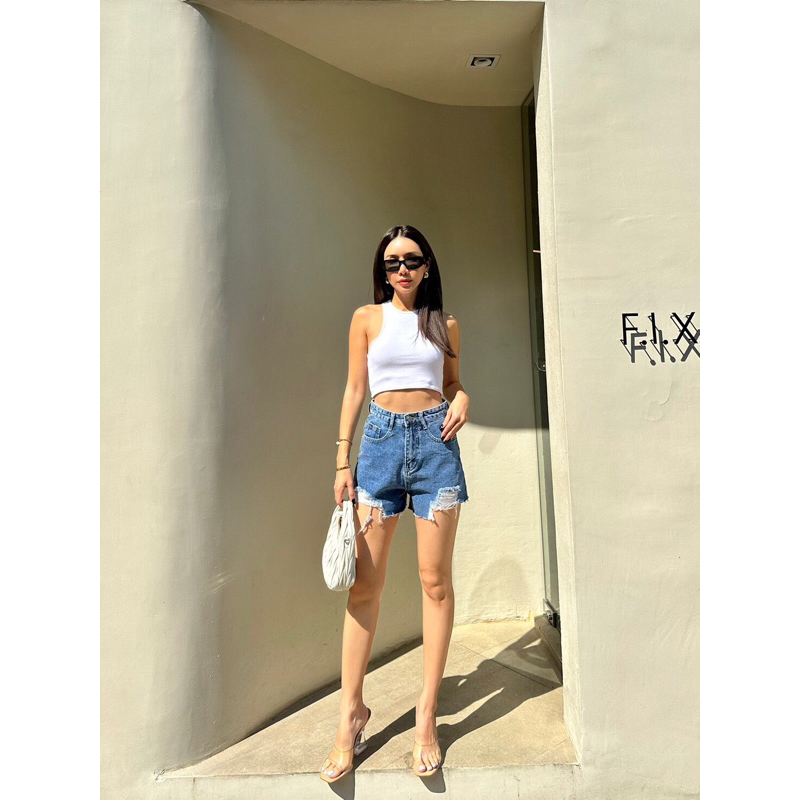 กางเกงยีนส์ขาสั้นเอวสูง Phomthong