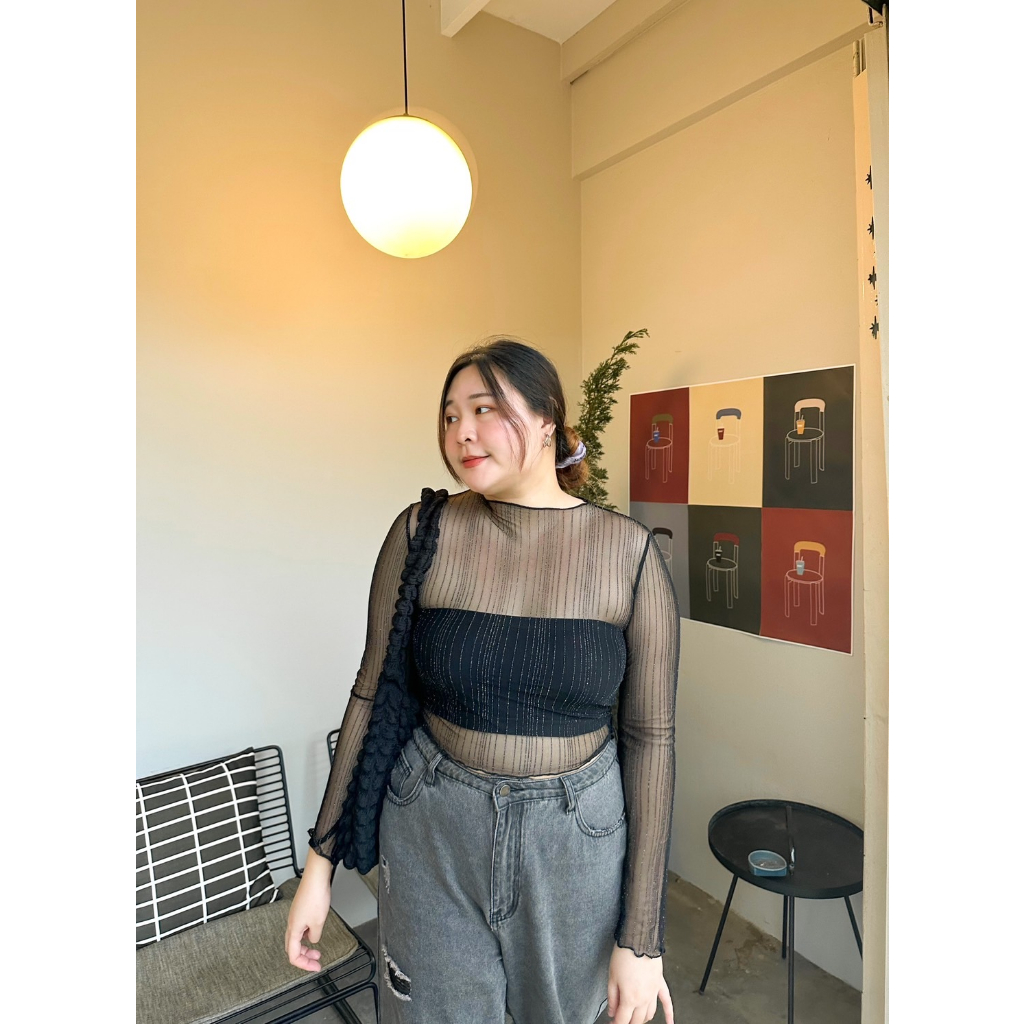 RAINY Glitter✨เสื้อครอปซีทรูกลิตเตอร์ลายทางขอบหยักสวยวิ๊งเล่นแสง - รูปที่ 2