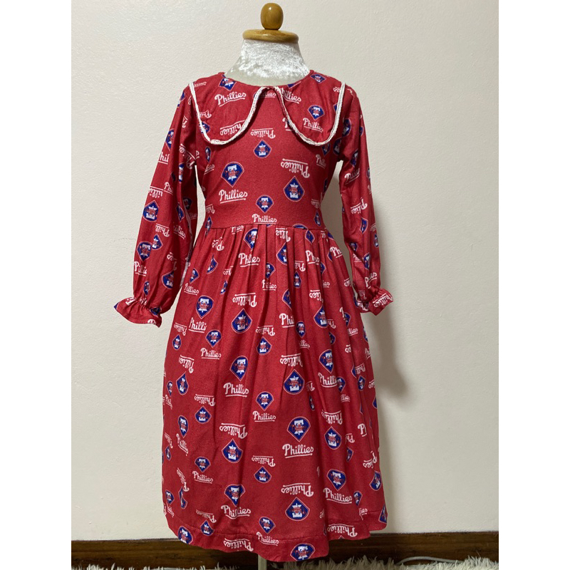 เดรสออกงาน ชุดกิจกรรมสีแดง ลายPhillies