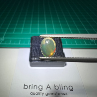 โอปอล (opal) ของเอธิโอเปีย 0.65 ct (6.9x5.2x3.4mm)โอปอลใสไร้ตำหนิ เล่นไฟสวย