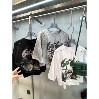เสื้อสองชั้นครอปสกรีนลาย GET LUCKY DOUBLE LAYERED CROPPED TOPS