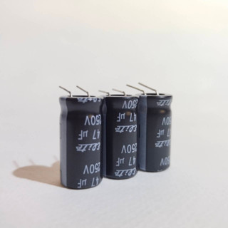 (3ชิ้น)คาปาซิเตอร์  47UF 250V 105C สีดำ ELITE 12X25MM. ขางอ