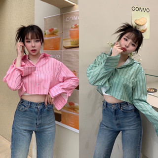 Korea stripe crop shirt💚💗(350฿ฟรีส่ง) เสื้อเชิ้ตทรงครอป สไตล์เกาหลีเกาใจ ดีเทลปลายแขนพับสีขาว แบบมีกิมมิคเก๋ๆ valen