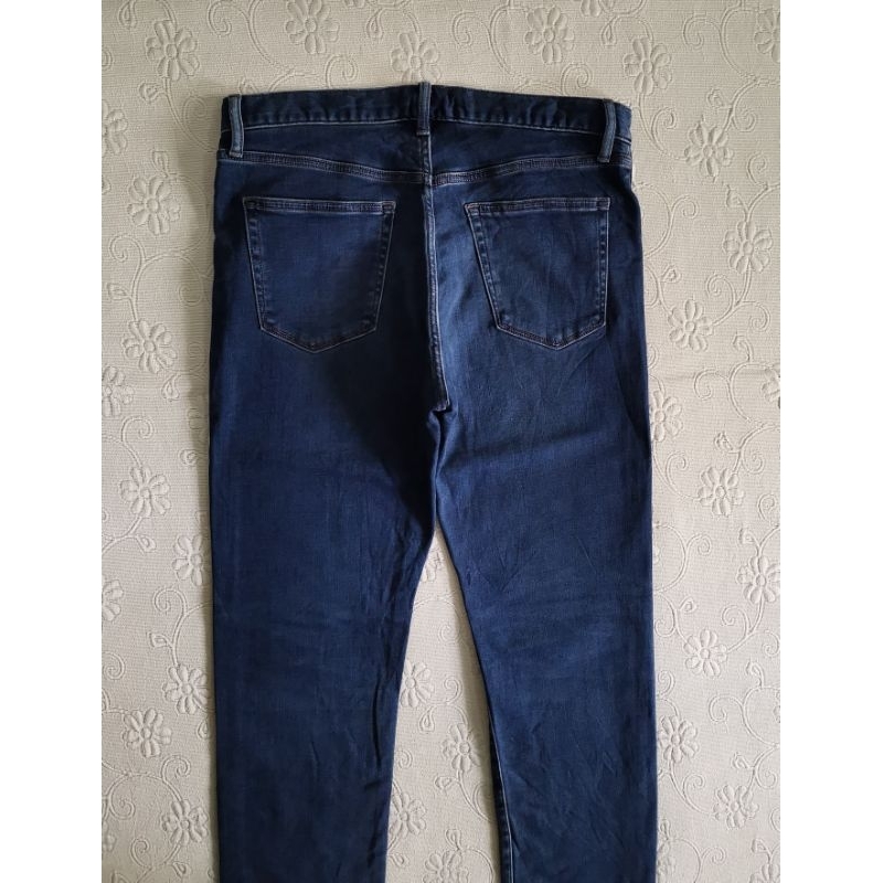 Uniqlo Jeans รุ่น heattech Japan   เอว​วัด​จริง​  34-35​  นิ้ว​ กางเกง​ยีนส์​แบรนด์​แท้​ สียีนส์​สวย