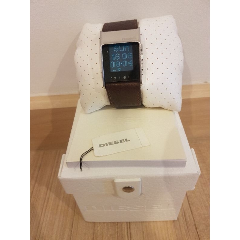 [มือสอง] นาฬิกา Diesel แท้ หน้าปัดdigital  สายหนังสีน้ำตาล
