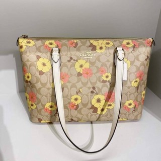 🧚🍀กระเป๋าสะพาย ลายสวยคอลเลคชั่นใหม่ สดใส น่ารัก🎉🥳NEW Coach Gallery Tote In Signature Canvas With Floral