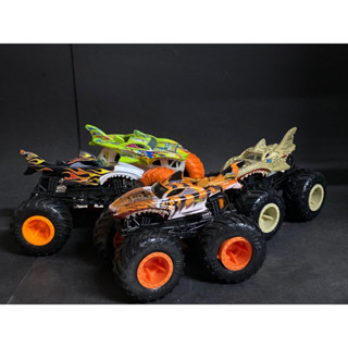 Set ฉลาม Hot Wheels Monster Truck บิ๊กฟุต ล้อยาง  ขนาด 1/64 รถนอกแพ็ค สภาพดี