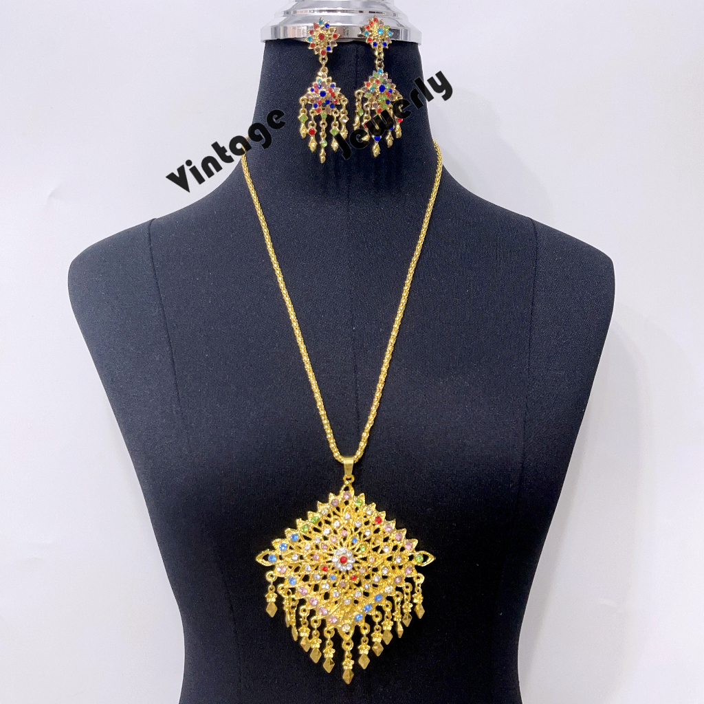 Vintage jewelryขายราคาต่ำรวมทั้งสร้อยคอและต่างหูหนีบเครื่องประดับไทย เครื่องประดับชุดไทยประยุกต์ ดอกกุหลาบสีทอง