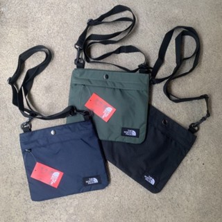 กระเป๋าสะพาย The North Face