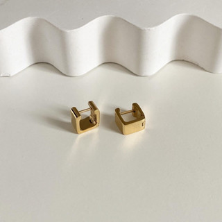 imean.store - Each square earring | ต่างหูทรงสี่เหลี่ยมสีทอง