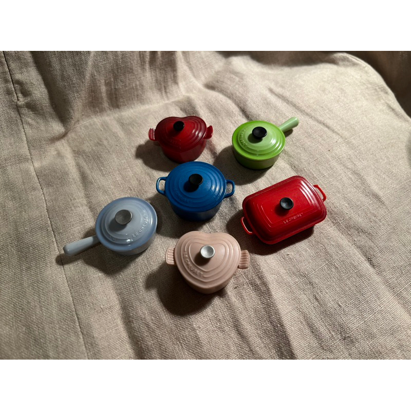 แม่เหล็กติดตู้เย็น le creuset miniature magnet 6 ชิ้น/ชุด