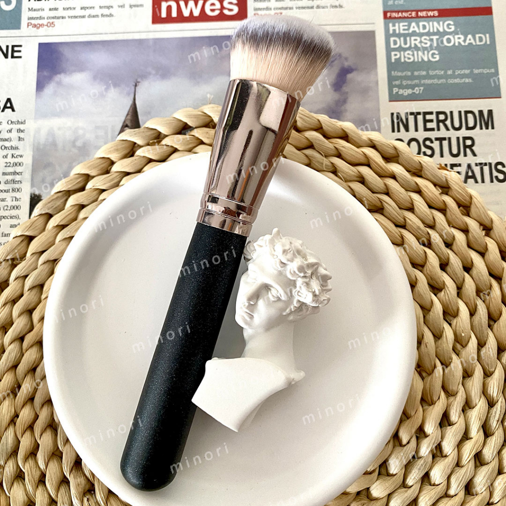 Minori แปรงลงรองพื้น Synthetic Rounded Slant Brush