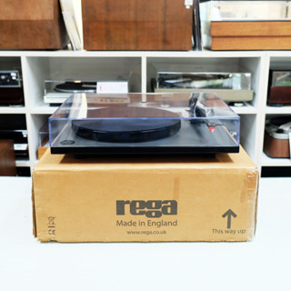 เครื่องเล่นแผ่นเสียง Rega RP1 Performance Cool Gray (Original Box)