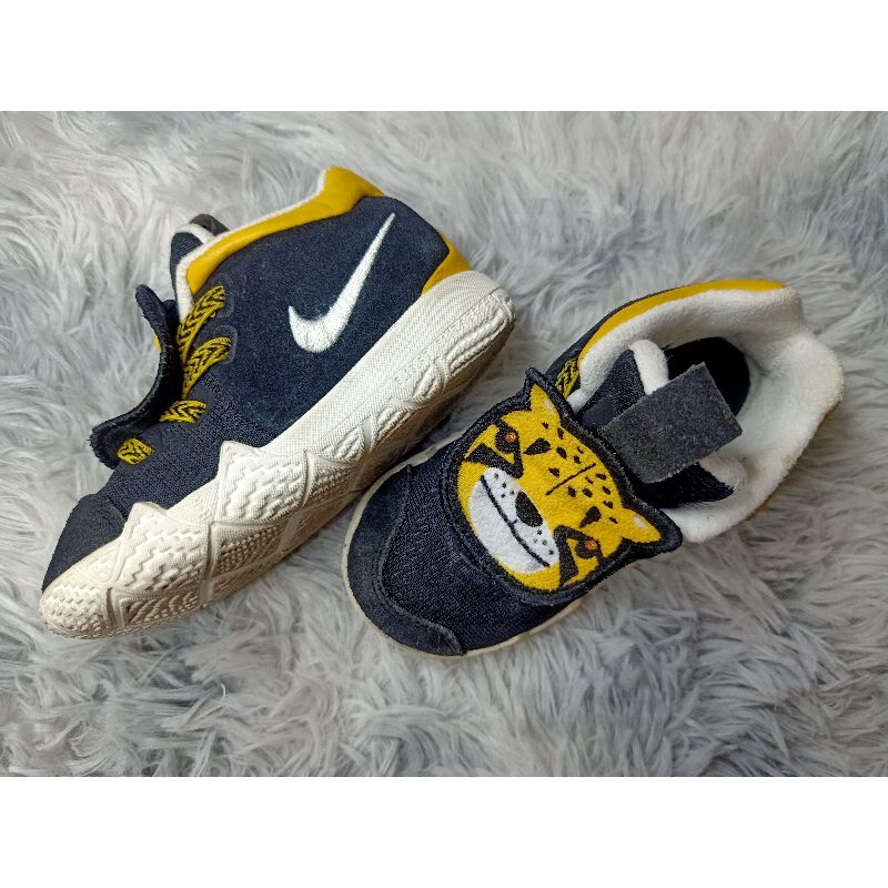 รองเท้าผ้าใบเด็กมือสอง Nike Kyrie 4 BigCat เบอร์25 ความยาว14ซม.