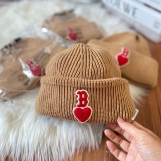 พร้อมส่งหมวก MLB HEART BEANIE BOSTON RED SOX  หมวกไหมพรม หมวกบีนนี่ สีน้ำตาล โลโก้ B หัวใจสีแดง