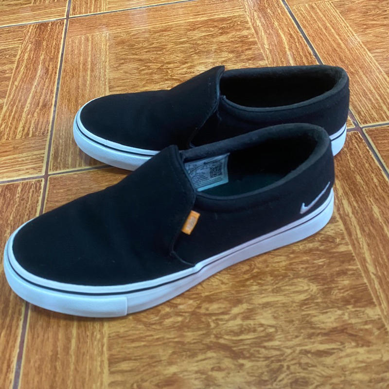 รองเท้า slip-on Nike ไซสื 36 230 ของแท้ มือสอง