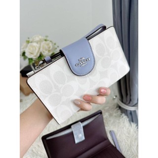 NEW COACH Tech Wallet In Colorblock Signature Canvas

กระเป๋าสตางค์ใบกลาง มี 3สีค่ะ