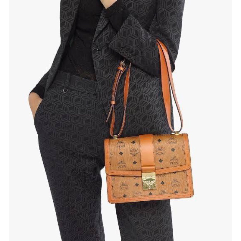 MMCM TRACY SHOULDER BAG IN VISETOS