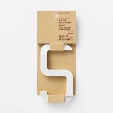 travel bag hanger ที่แขวนกระเป๋า จากแบรนด์ MUJI สีขาว