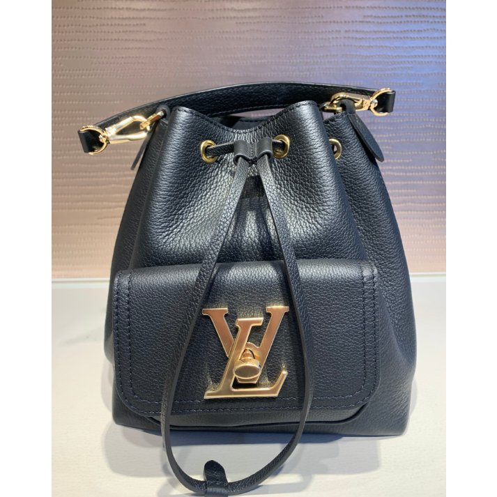 LV Louis Vuitton LOCKME Bucket กระเป๋าสะพายเดี่ยว M57687