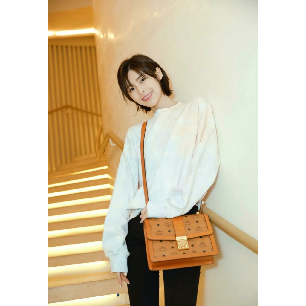 MMCM TRACY SHOULDER BAG IN VISETOS