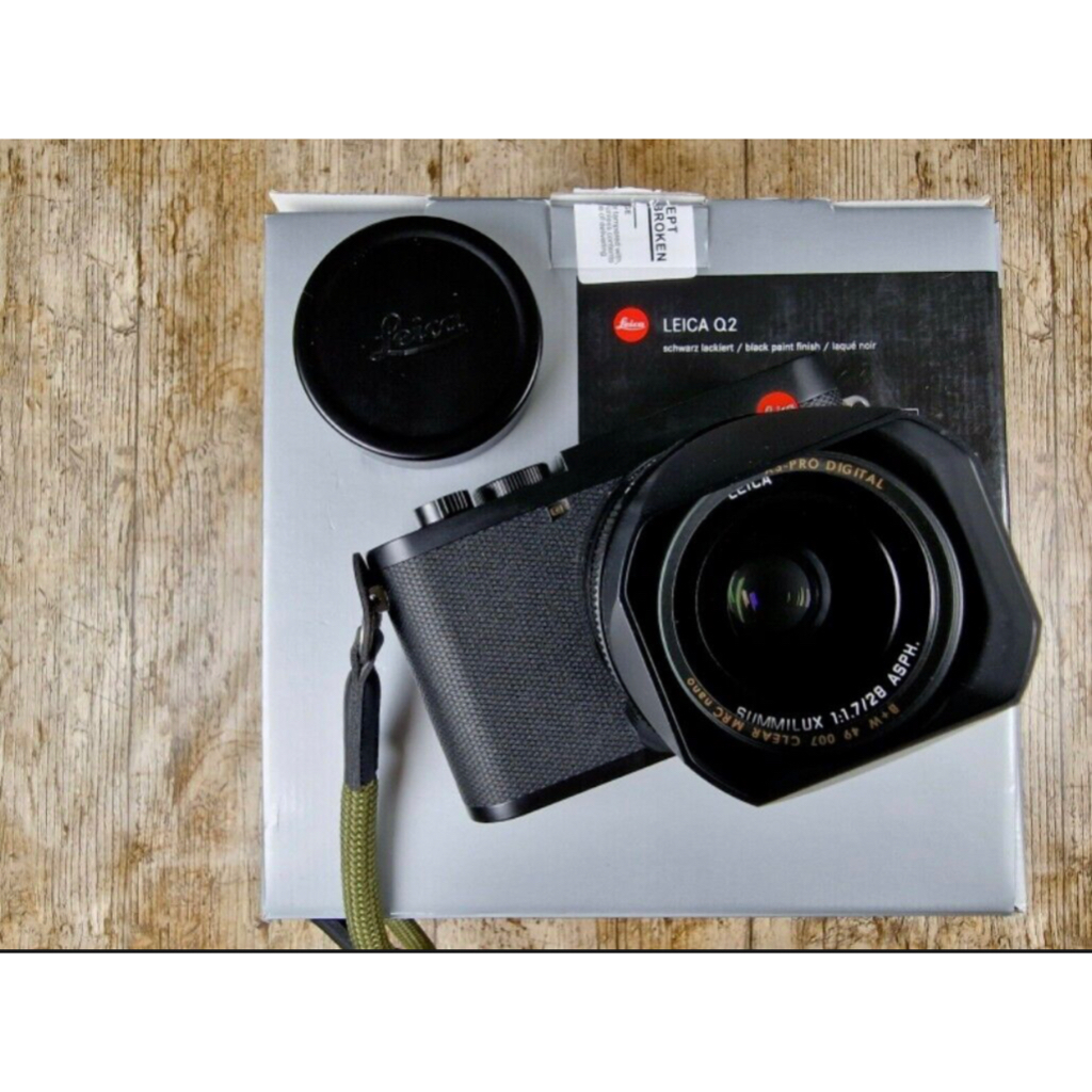 Leica Q2 47.3 MP Digital Camera - Black. leica Fully boxed