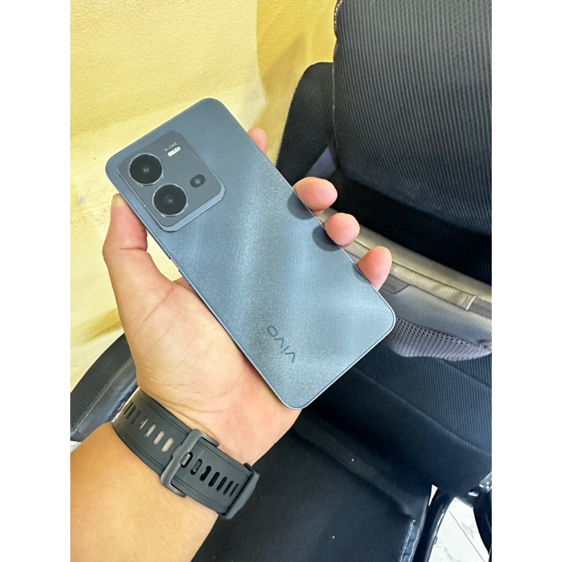 Vivo v25 5g 8+128gb สภาพดี ขอบมีรอยเคสกัดบ้าง จอสวย การใช้งานปกติ