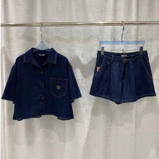 MIU MIU NEVY DENIM SET งานสวย ชุดเซทเสื้อเชิ๊ต เสื้อเชิ้ต แขนสั้น ผ้ายีนส์ สีเข้ม + กางเกงขาสั้น มิวมิว