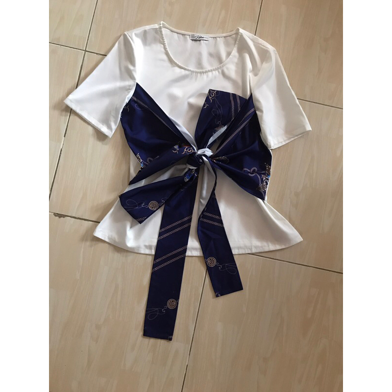 Kalisa brand เสื้อผูกโบว์หน้าลายไทยสวยมาก