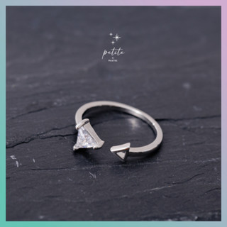 [petite by PRAKYRE] Geometric Triangle Diamond Ring - แหวนมินิมอลเกาหลี รูปสามเหลี่ยม สีเงินประดับเพชร ปรับไซซ์ได้