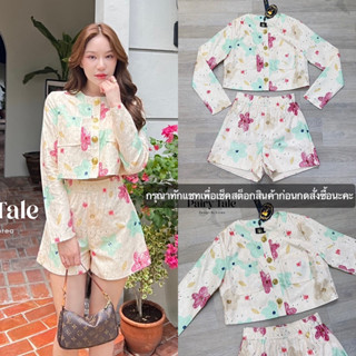 💖งานป้าย Pairy Tale💖 เซตขาสั้น เสื้อครอปแขนยาวกระดุมหน้าผ้าลผูกไม้พิมพ์ลายดอกไม้ กางเกงเอวสม็อคเข้าเซต