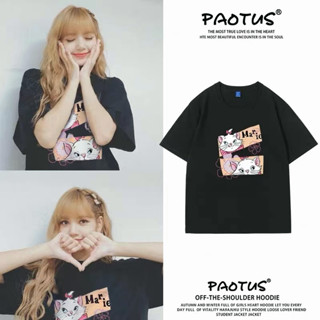 Lisa x Mary Cat เสื้อยืดผู้หญิงแขนสั้นผ้าฝ้ายการ์ตูนใหม่ สไตล์น่ารักแฟชั่นเกาหลี ขนาด S-5XL สำหรับผู้ชายและผู้หญิง