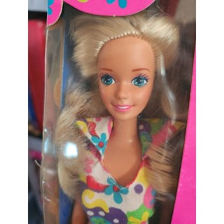 **กล่องไม่สวย พลาสติกแตกและออกเหลือง** 1993 Dress N Fun Barbie Doll Blonde #10776