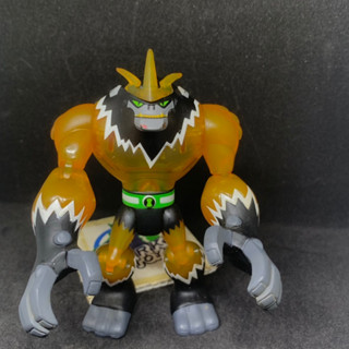 ben 10 shocksquatch สีพิเศษ มีตำหนิถลอกเยอะนะครับ