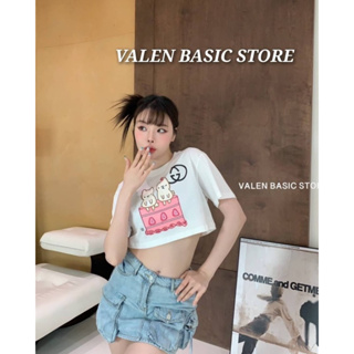 VALEN BASIC STORE 🎂เสื้อครอปเอวลอยลาย GG เค้ก