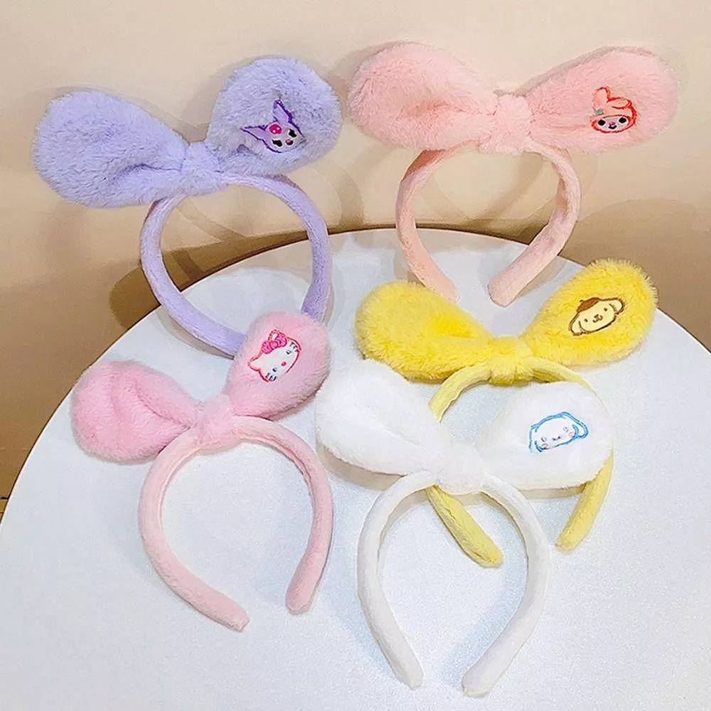 DDE-ที่คาดผม ที่คาดผมนุ่มมีโบว์ปักตุ๊กตา น่ารัก พร้อมส่ง