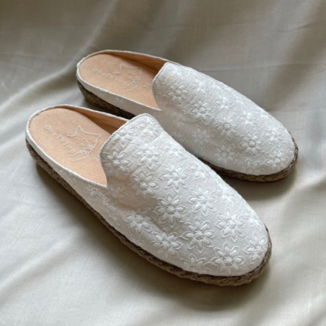 (Preorder -หากมีพร้อมส่งจะจัดส่งให้เลย) Lace Slipper Shoes รองเท้าสลิบเปอร์ ผ้าลูกไม้พื้นนุ่ม-ลายใหม่สวยมาก