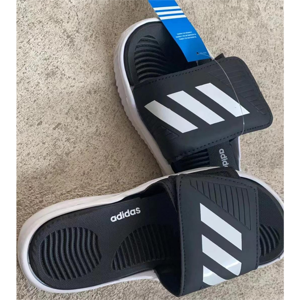 NEW  SLIPPERS adii.das ว่ายน้ำ รองเท้าแตะ Adilette Comfort สีดําและสีขาว  สามแท่ง  รองเท้าแตะกลางแจ้ง ขนาด40-45