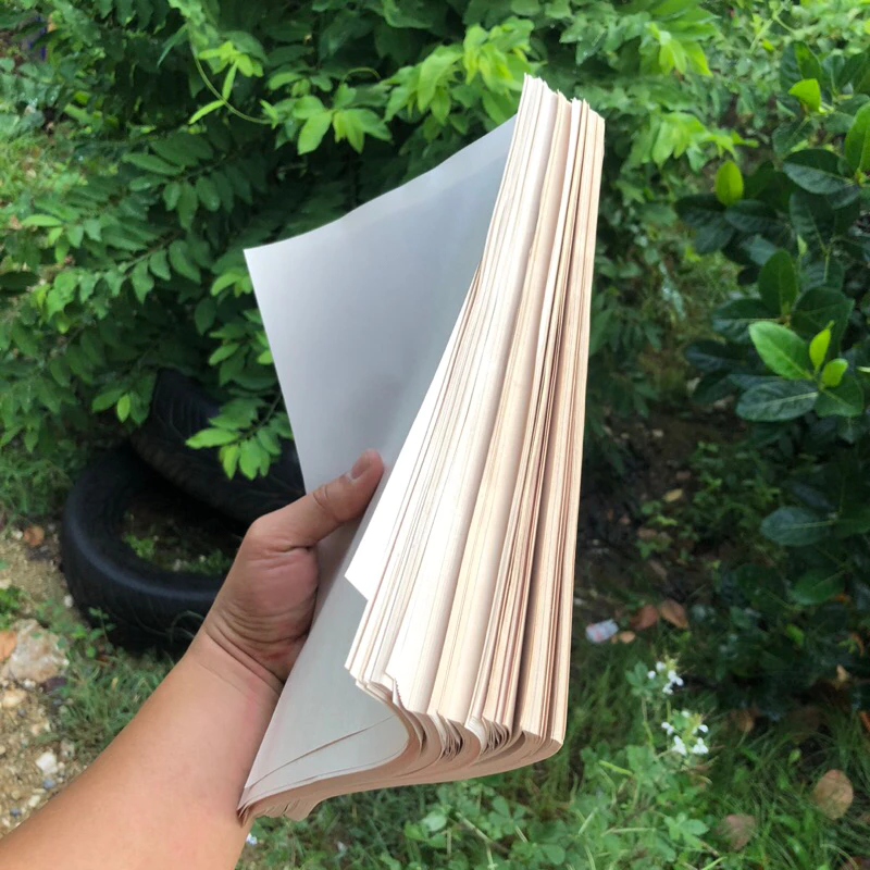 กระดาษห่อฝรั่ง ใช้ห่อเเผ่นเดียว ขนาด 8x12” จำนวน 1 กก.มีประมาณ 300 เเผ่น เป็นกระดาษบรู๊ฟ เหนียว กันเเดด กันฝน