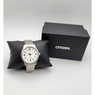 นาฬิกา CITIZE MENS BI105081B QUARTZ WHITE DIAL STAINLESS STEEL WATCH 40 MM พร้อมกล่อง (ใหม่มีตำหนิ)