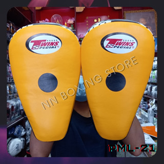 Twins Special Focus mitts PML-21 Yellow ฺpunching pads Genuine Leathe เป้ามือทวินส์ สเปเชี่ยล ทรงโค้ง สีเหลือง หนังเเท้