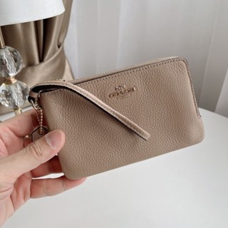 คล้องมือ 2s (2ซิปsize s)DOUBLE CORNER ZIP WALLET I
COACH 6649